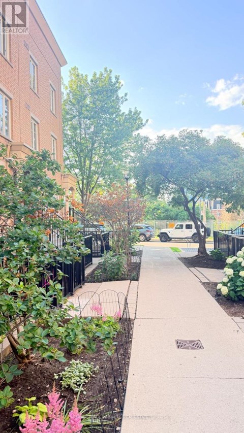 210 - 26 WESTERN BATTERY ROAD 1 Apartment for Rent
