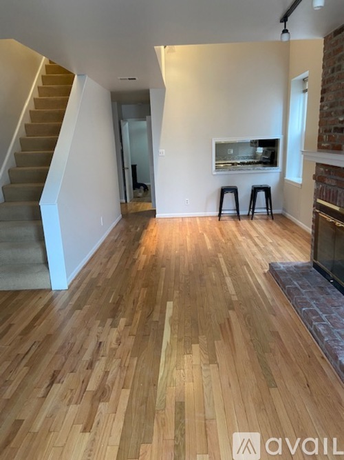 410 11th Street Northeast 2 Beds Condo for Rent - Photo gallery 2