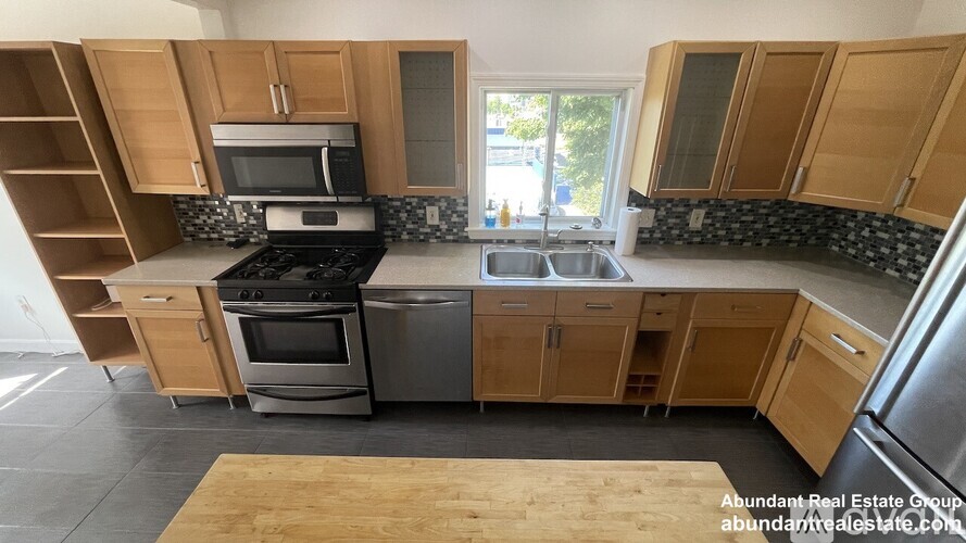 16 Gould Ave 5 Beds Apartment for Rent - Photo gallery 3