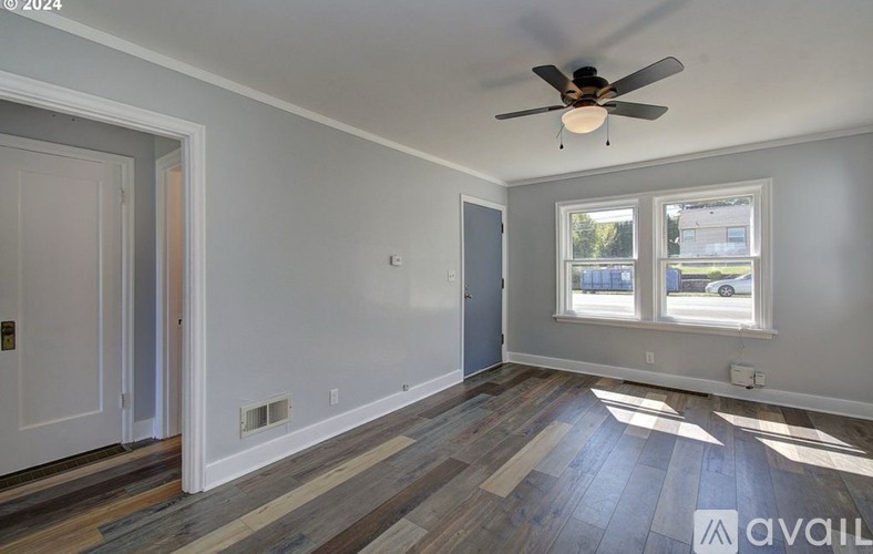 1418 NE Dallas St 2 Beds Townhouse for Rent - Photo gallery 3