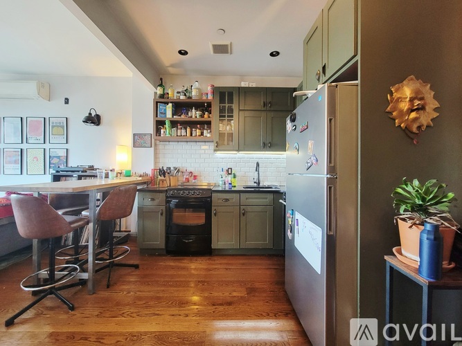 871 Grand St 2 Beds Apartment for Rent - Photo gallery 3