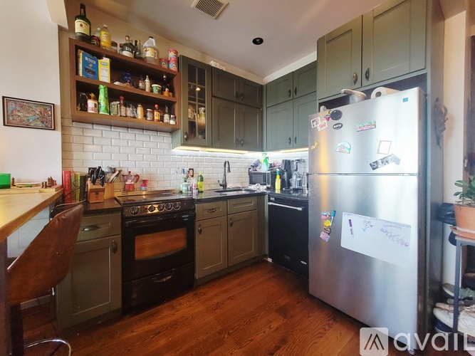 871 Grand St 2 Beds Apartment for Rent - Photo gallery 4