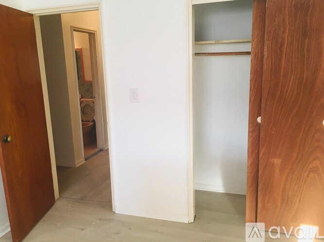 61-82 56th Street 3 Beds Apartment for Rent - Photo gallery 3