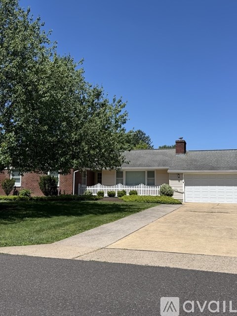 139 South Eastview Avenue 2 Beds Apartment for Rent