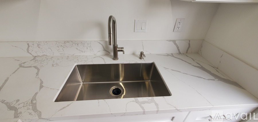 1434 E 8th St 2 Beds Apartment for Rent - Photo gallery 3