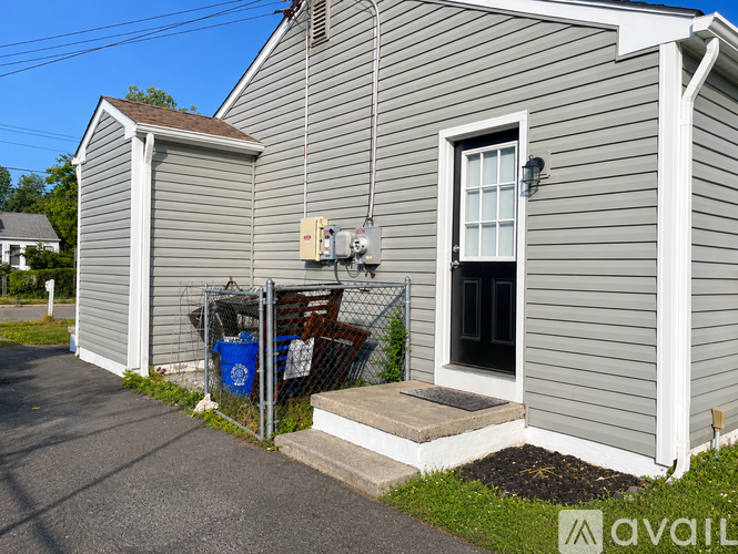 305 Linden Lane 3 Beds Single Family Home for Rent - Photo gallery 3