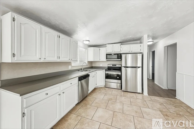 325 S Yale Ave 3 Beds Single Family Home for Rent - Photo gallery 2