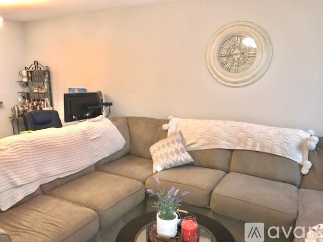 3307 Wyndham Circle 1 Condo for Rent - Photo gallery 3