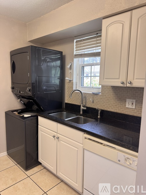 N Meridian St 2 Beds Apartment for Rent - Photo gallery 4