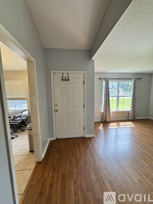 38 Kristins Drive 3 Beds Single Family Home for Rent - Photo gallery 4