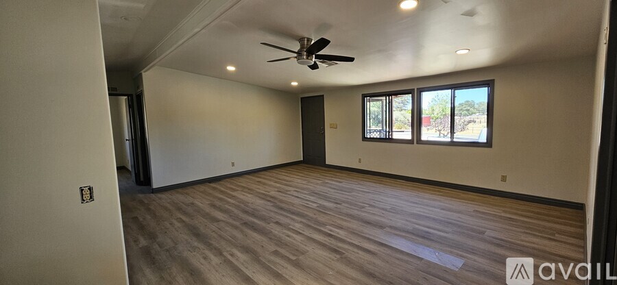 7300 North Spur Road 4 Beds Single Family Home for Rent - Photo gallery 5