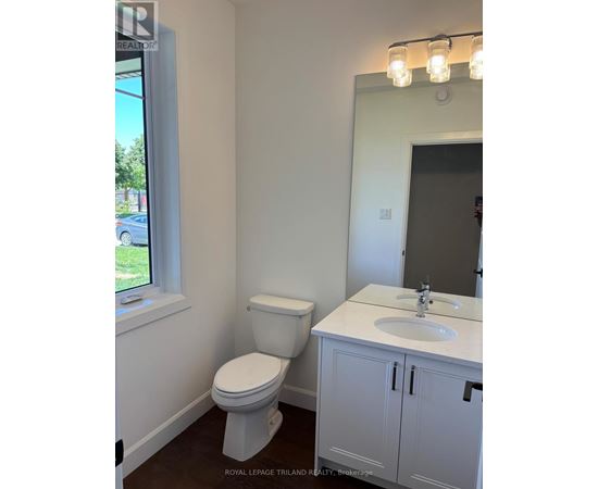 UPPER - 406 FOREST LAWN AVENUE 3 Beds Home, Multifamily, Duplex for Rent - Photo gallery 4
