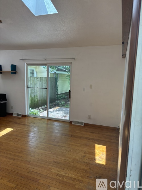 443 2 Mile Avenue 1 Condo for Rent - Photo gallery 5