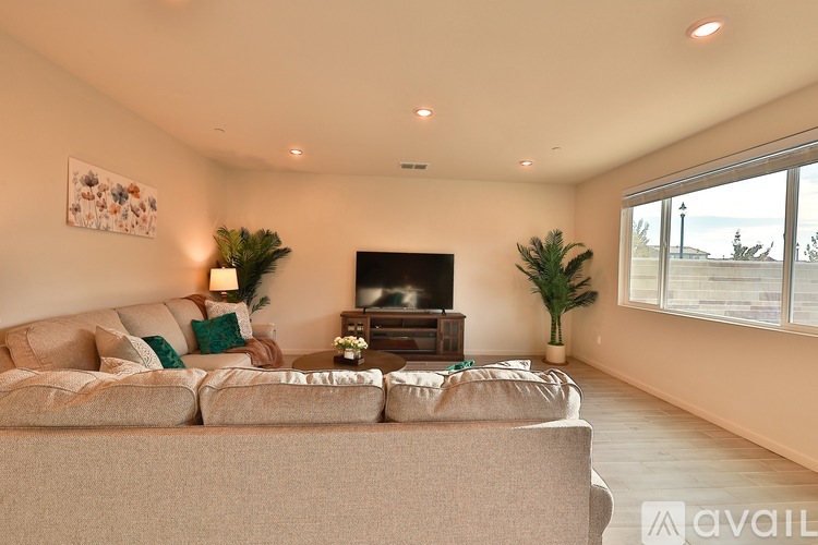 2001 Skipping Stone Wy 5 Beds Single Family Home for Rent - Photo gallery 3