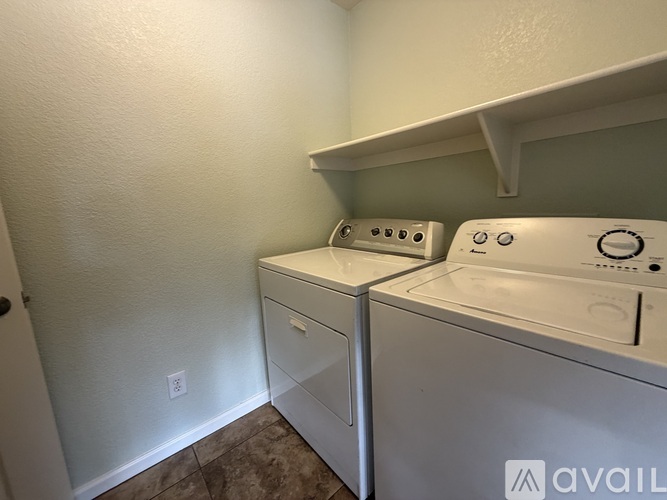 2504 West Hedgehog Place 4 Beds Single Family Home for Rent - Photo gallery 5