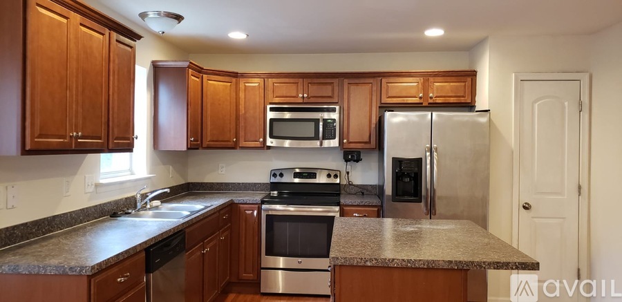 6428 Creekbend Dr 3 Beds Townhouse for Rent - Photo gallery 4
