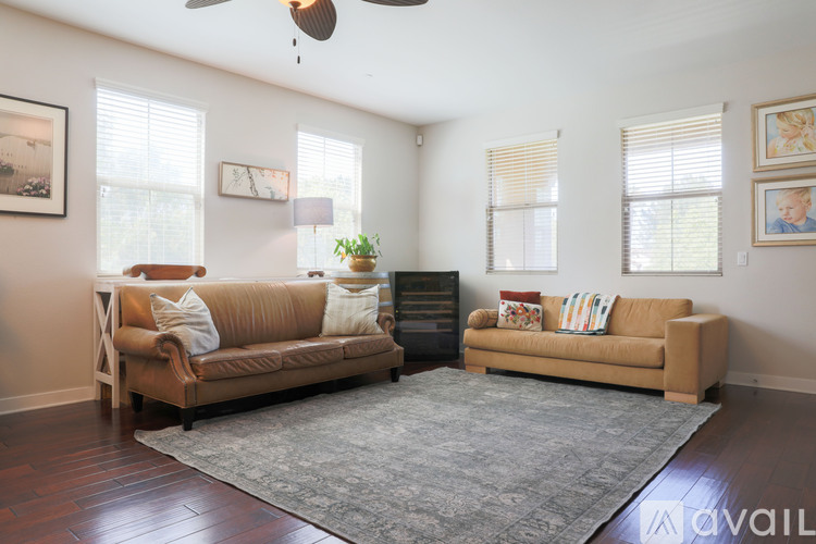 211 Westpark Court 4 Beds Townhouse for Rent - Photo gallery 1