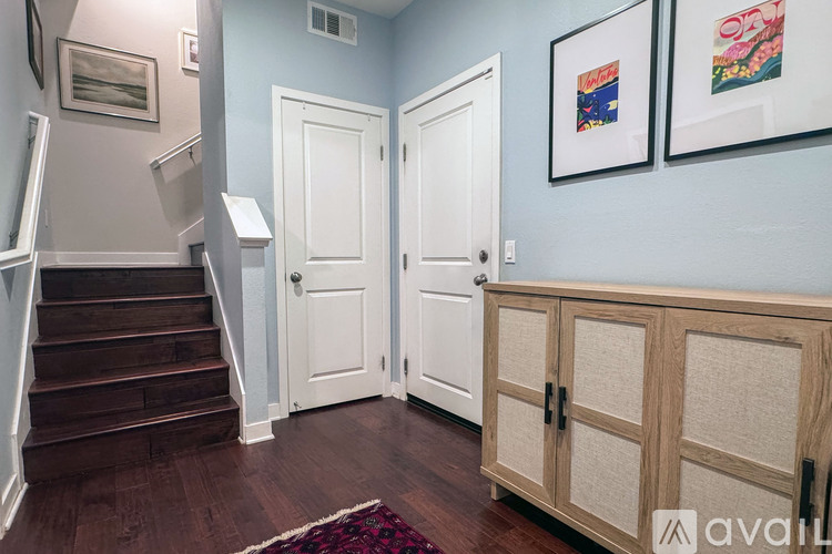 211 Westpark Court 4 Beds Townhouse for Rent - Photo gallery 3