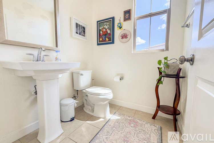 211 Westpark Court 4 Beds Townhouse for Rent - Photo gallery 4