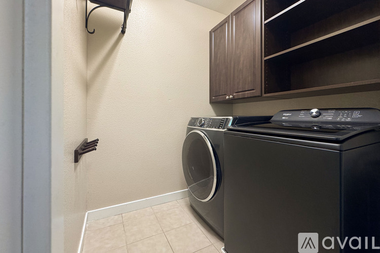211 Westpark Court 4 Beds Townhouse for Rent - Photo gallery 5