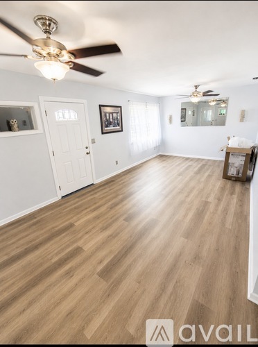975 North Village Drive 3 Beds Single Family Home for Rent - Photo gallery 2