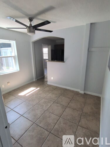 975 North Village Drive 3 Beds Single Family Home for Rent - Photo gallery 4