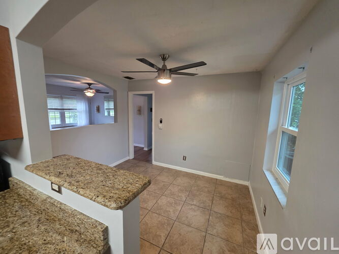 975 North Village Drive 3 Beds Single Family Home for Rent - Photo gallery 5