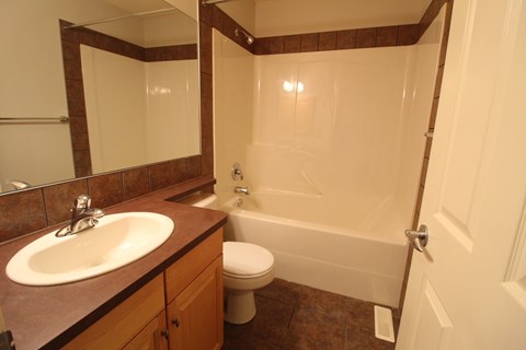 105 Cranleigh Bay SE 3 Beds Apartment for Rent