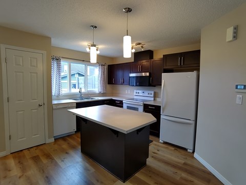 477 Orchards Boulevard Southwest 3 Beds Apartment for Rent