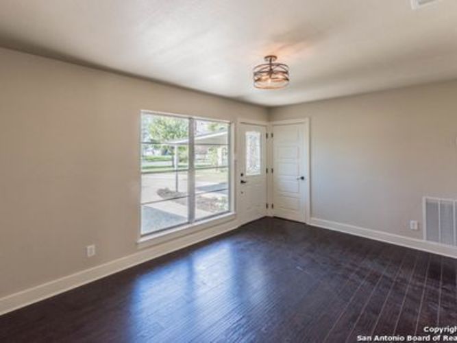 231 N Guilford Dr 3 Beds Single Family Home for Rent - Photo gallery 2