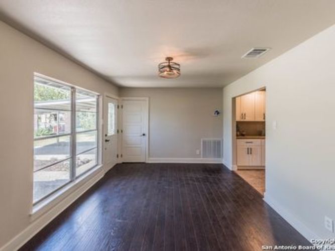 231 N Guilford Dr 3 Beds Single Family Home for Rent - Photo gallery 3