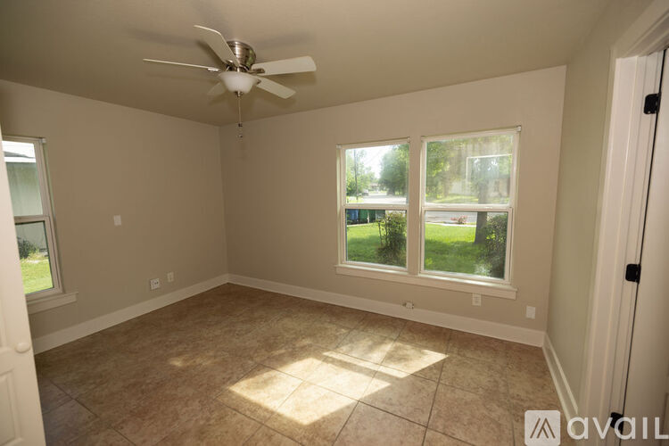 231 N Guilford Dr 3 Beds Single Family Home for Rent - Photo gallery 5