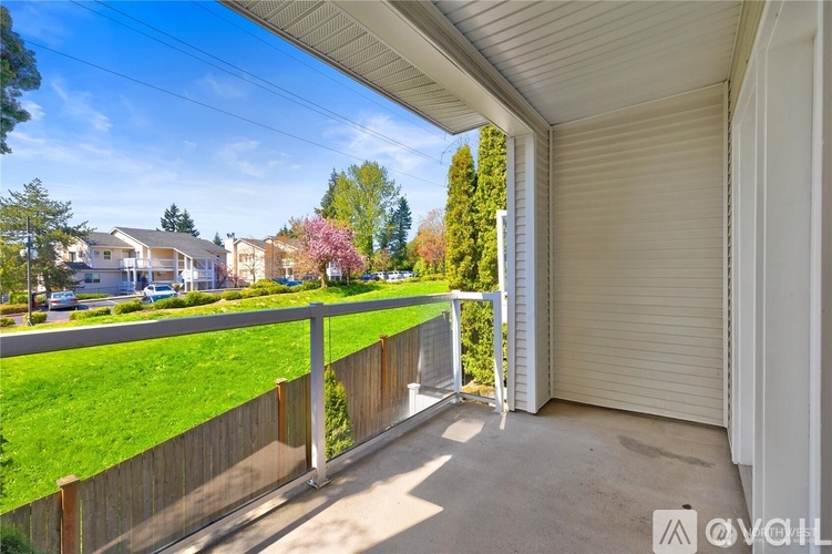 12406 Southeast 31st Street Unit 202 2 Beds Single Family Home for Rent - Photo gallery 2