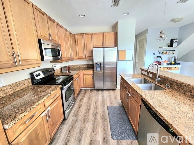 583 Northwest 35th Place 3 Beds Single Family Home for Rent - Photo gallery 3