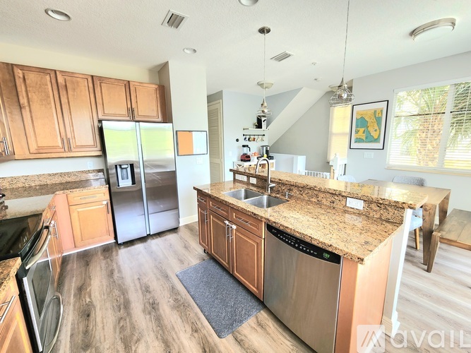 583 Northwest 35th Place 3 Beds Single Family Home for Rent - Photo gallery 4