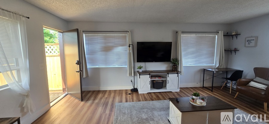 3220 Clark St 1 Apartment for Rent - Photo gallery 2