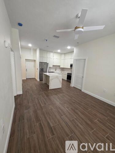 701 Mirror Lake Drive North 2 Beds Condo for Rent - Photo gallery 1