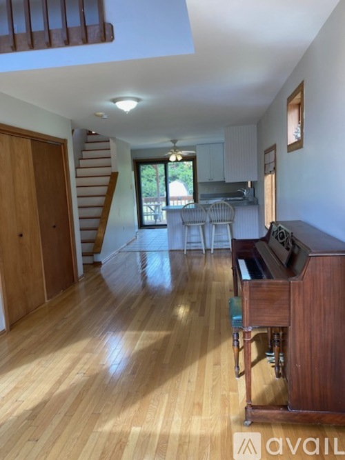 14 Dartmouth Drive 3 Beds Single Family Home for Rent - Photo gallery 3