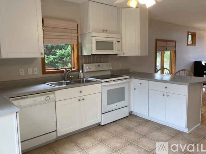 14 Dartmouth Drive 3 Beds Single Family Home for Rent - Photo gallery 4