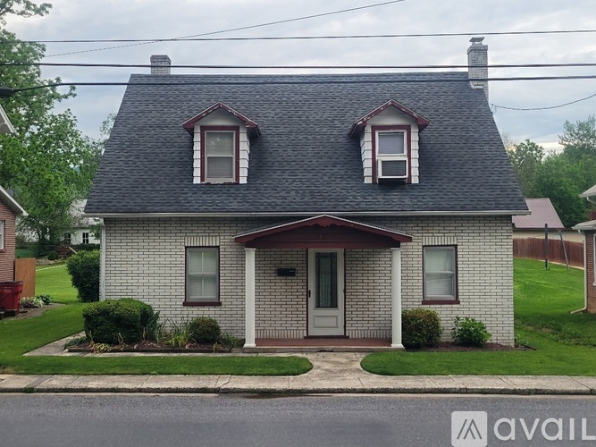 336 South Park Avenue 3 Beds Single Family Home for Rent - Photo gallery 1