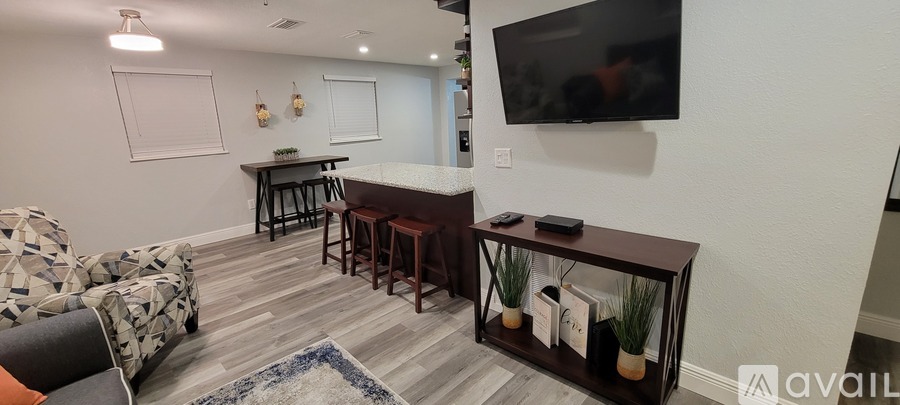6802 North Boulevard 2 Beds Single Family Home for Rent - Photo gallery 4