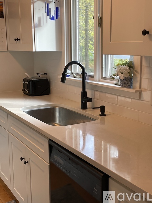 142 Burleigh Drive 4 Beds Single Family Home for Rent - Photo gallery 1