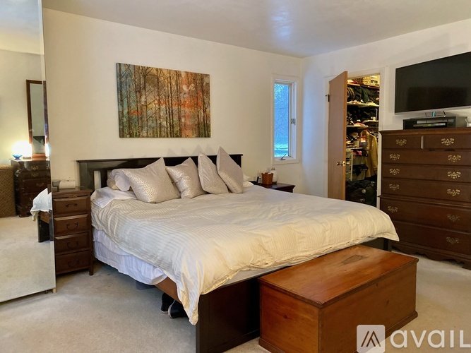 142 Burleigh Drive 4 Beds Single Family Home for Rent - Photo gallery 5
