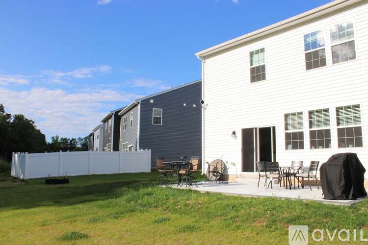 233 Correri St 4 Beds Single Family Home for Rent - Photo gallery 3