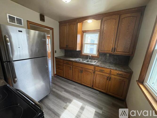 2627 Zenith Ave N 3 Beds Single Family Home for Rent - Photo gallery 4