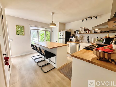 123 South Lakewood Gardens Lane 2 Beds Apartment for Rent