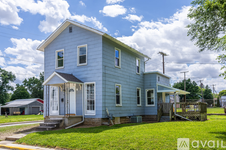 46 St Clair St 3 Beds Single Family Home for Rent - Photo gallery 1