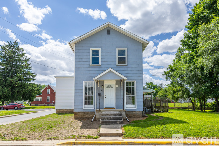 46 St Clair St 3 Beds Single Family Home for Rent - Photo gallery 2