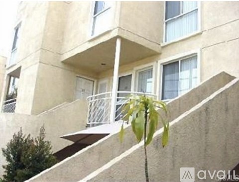 108 W Maple St 2 Beds Apartment for Rent