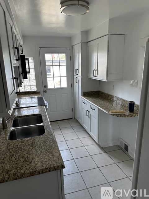 364 Broadmoor Avenue 3 Beds Apartment for Rent